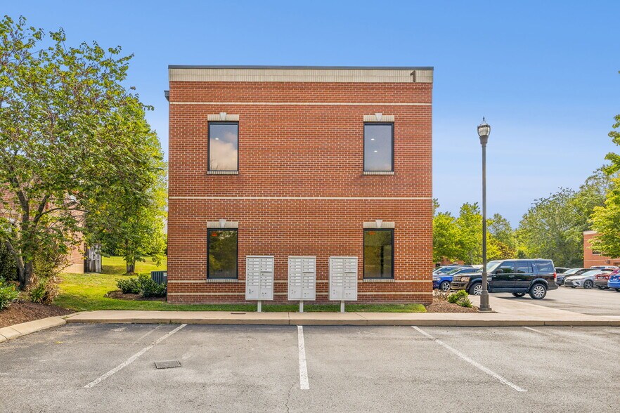 More Photos Of 106 Mission Ct, Franklin Office For Sale
