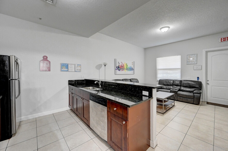 More Photos Of 350 W Pine St, Lantana Dormitory For Sale