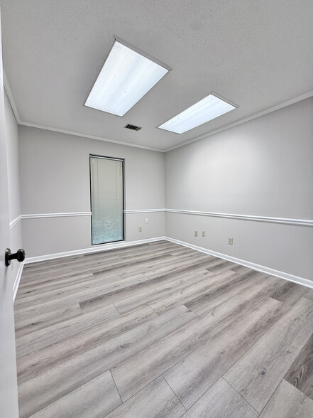 More Photos Of 11285 elkins Rd, Roswell Office Residential For Lease