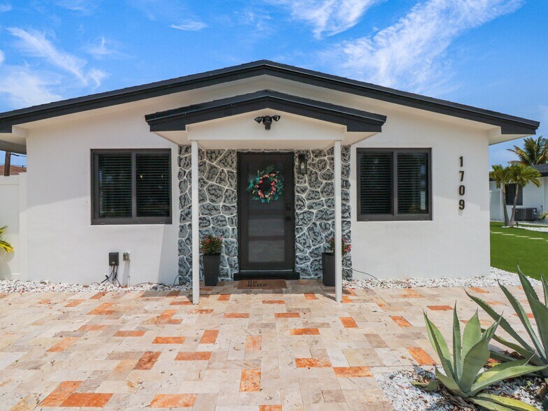 More Photos Of 1705-1709 NE 3rd Ave, Delray Beach Apartments For Sale