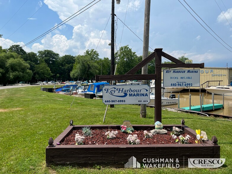 More Photos Of 921 W River Rd, Vermilion Marina For Sale