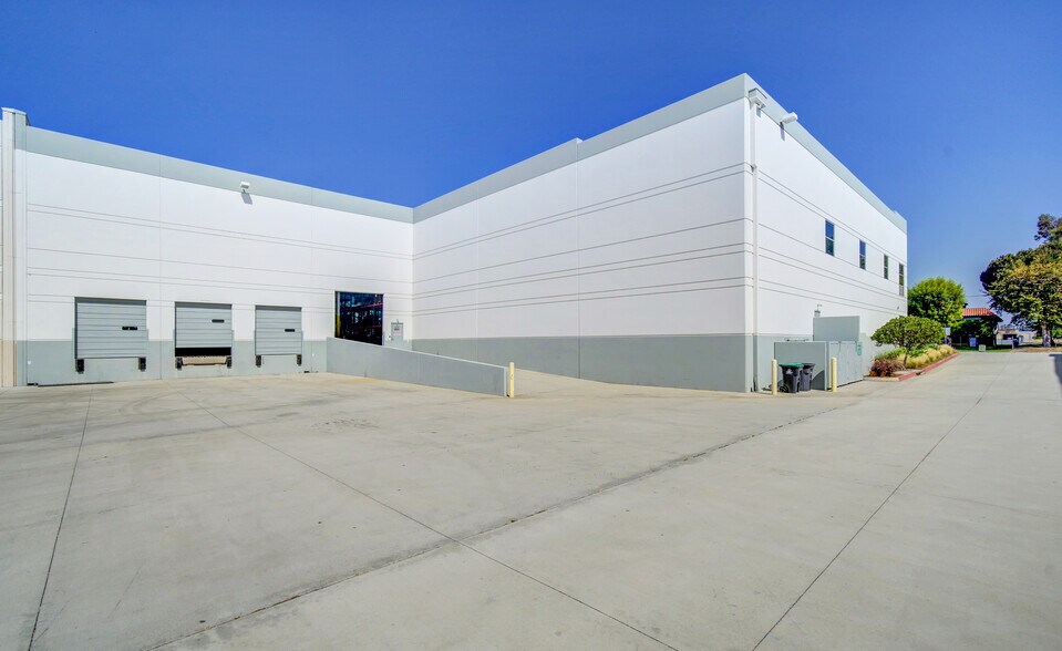 More Photos Of 3390 E Miraloma Ave, Anaheim Warehouse For Lease