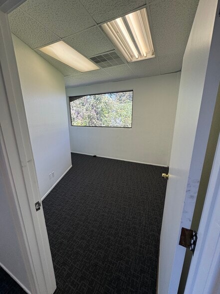 More Photos Of 4 Commercial Blvd, Novato Manufacturing For Lease