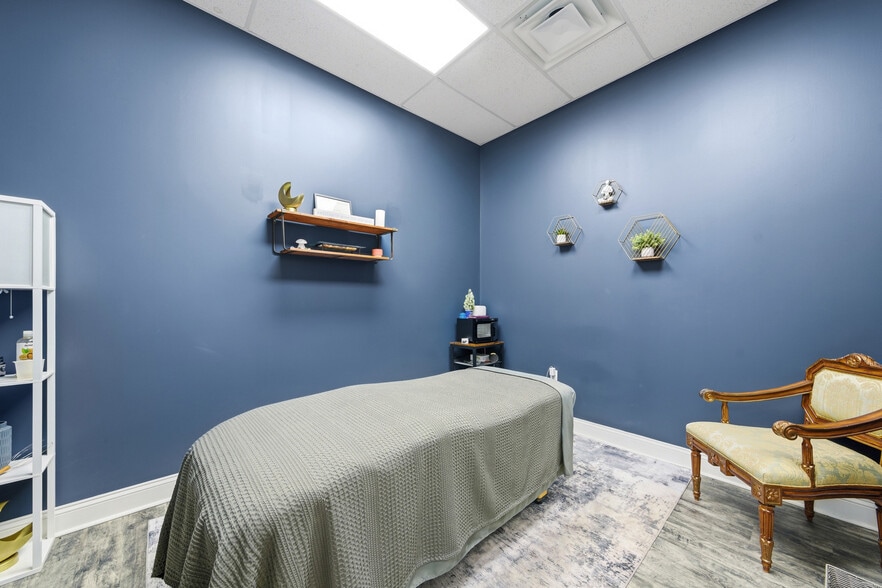 More Photos Of 5472-5486 Southern Maryland Blvd, Lothian Storefront For Sale