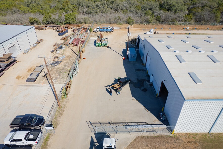 More Photos Of 18740 Goll St, San Antonio Warehouse For Lease