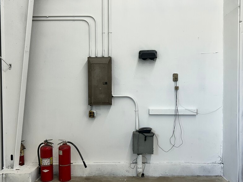 More Photos Of 2431 Hill Rd, Fairbanks Industrial For Sale