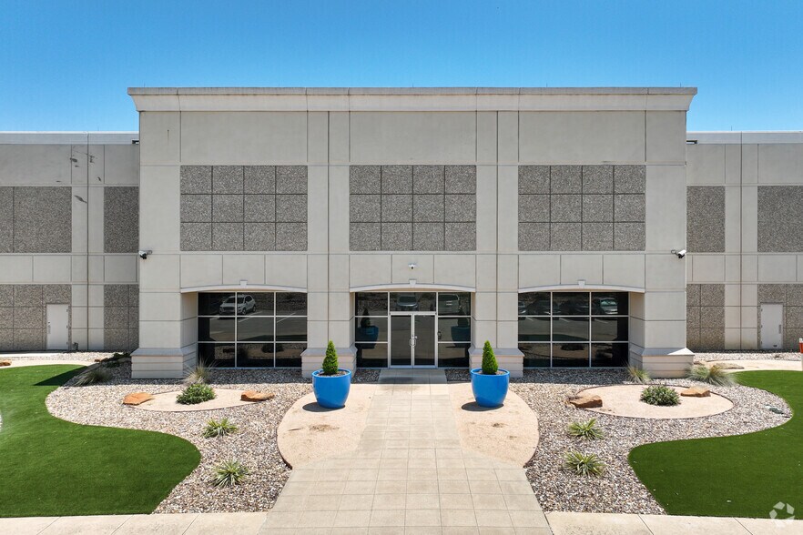 More Photos Of 4701 Mercantile Dr, Fort Worth Showroom For Sale