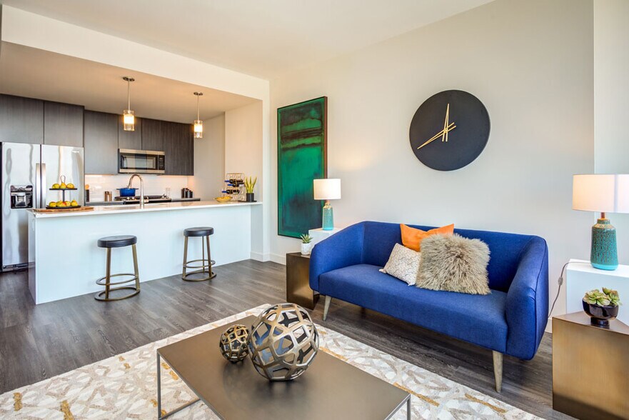 More Photos Of 811 W Agatite Ave, Chicago Apartments For Lease