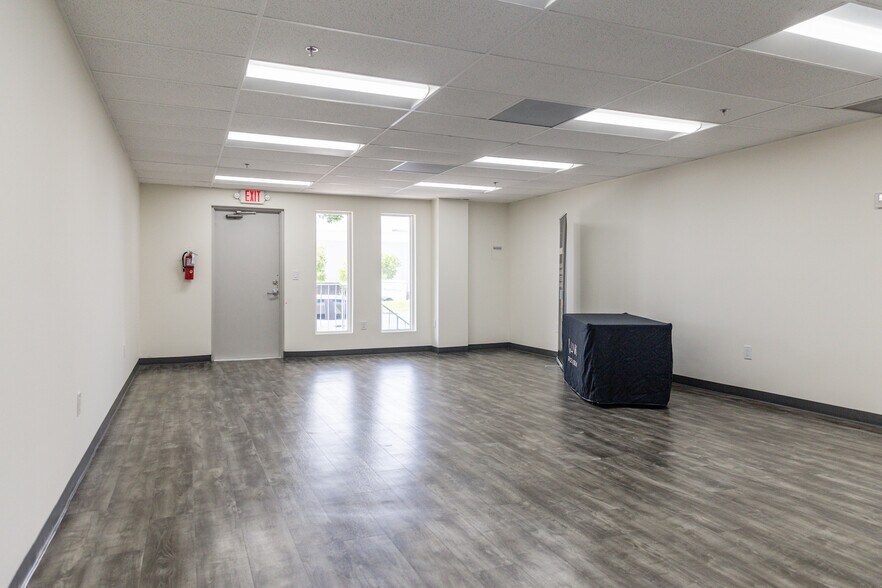 More Photos Of 1400-1466 NW 82nd Ave, Doral Refrigeration Cold Storage For Lease