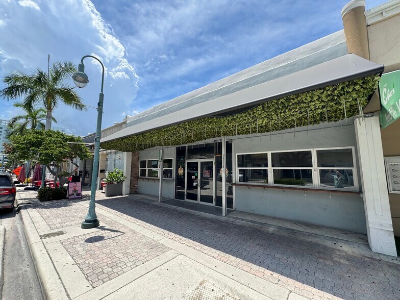 More Photos Of 2001-2017 Harrison St, Hollywood Restaurant For Lease