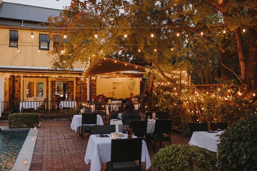 More Photos Of 241 1st St W, Sonoma Restaurant For Sale