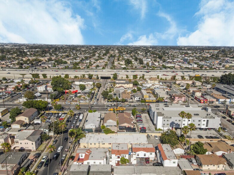More Photos Of 520 W 82nd St, Los Angeles Apartments For Sale