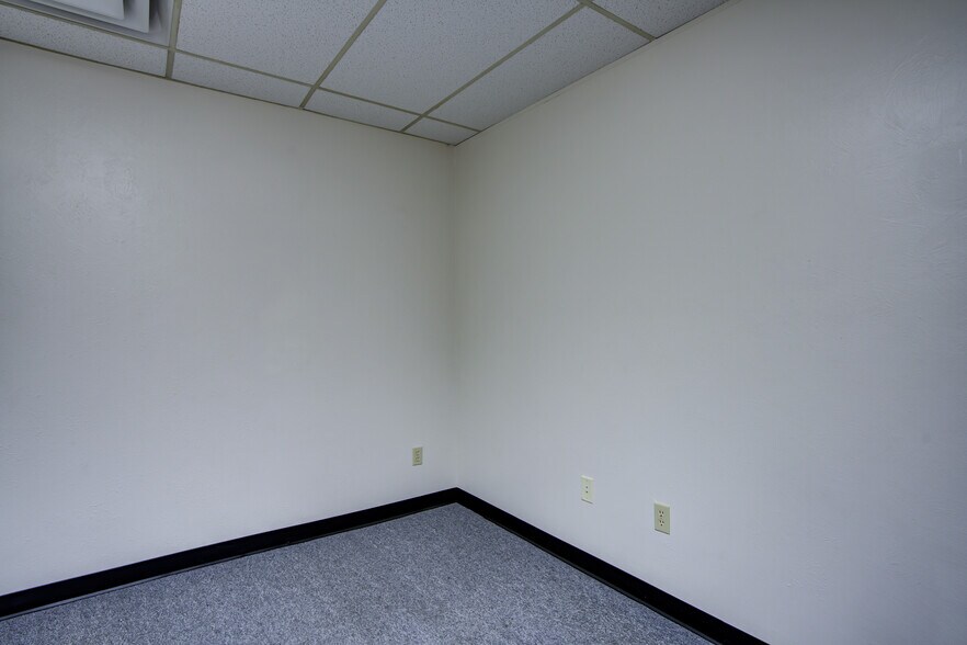 More Photos Of 225 S Academy Blvd, Colorado Springs Office For Sale