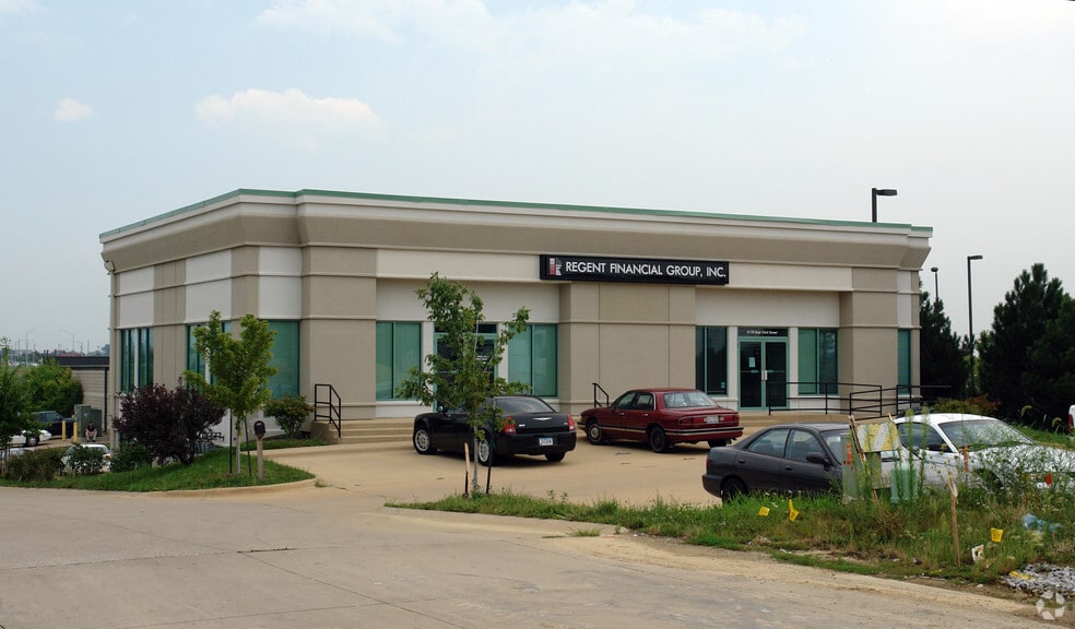 More Photos Of 3170 E 53rd St, Davenport Freestanding For Lease