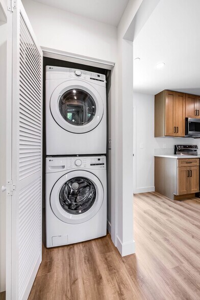 More Photos Of 5954 Simpson Ave, Valley Village Apartments For Sale