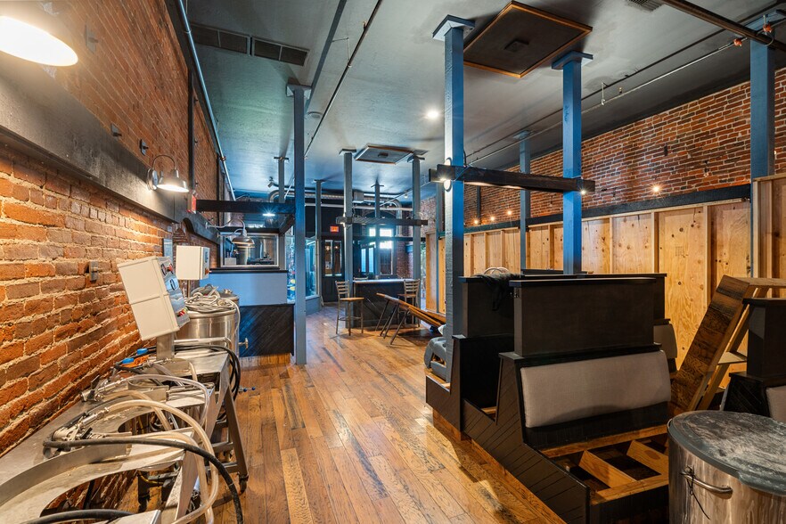 More Photos Of 509 SW G St, Grants Pass Restaurant For Sale