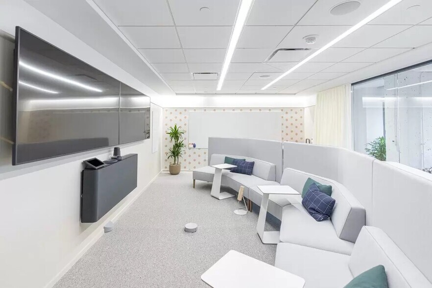 More Photos Of 2451 Crystal Dr, Arlington Office For Lease