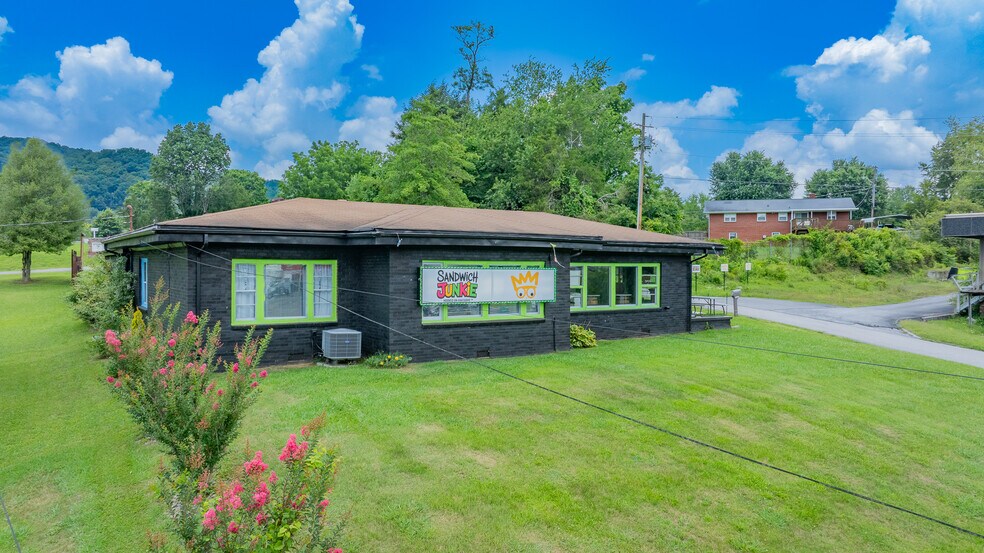 More Photos Of 1840 Volunteer Pky, Bristol Storefront Retail Residential For Sale