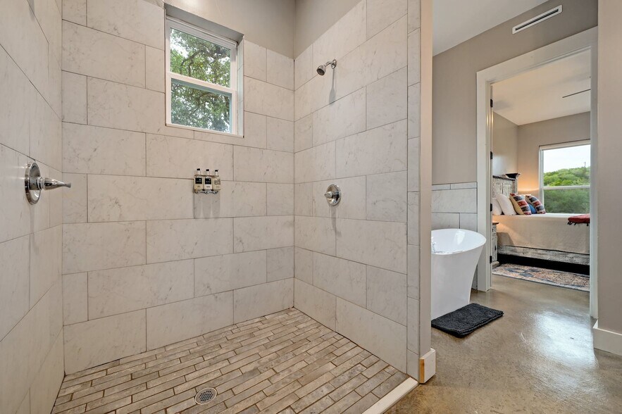 More Photos Of 7400 McGregor Ln, Dripping Springs Hotel For Sale
