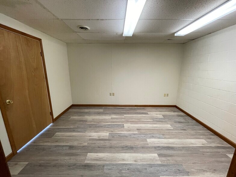 More Photos Of 2422 Gehman Ln, Lancaster Freestanding For Lease
