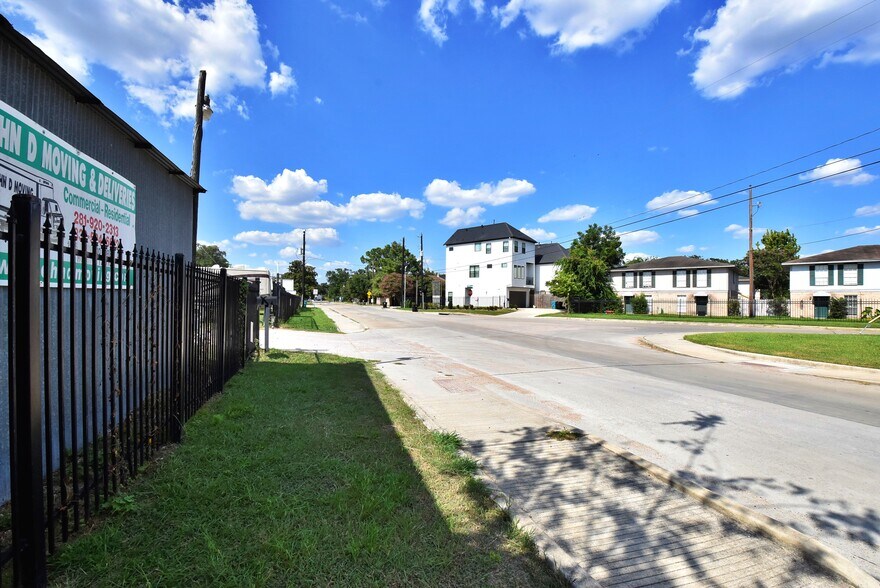 More Photos Of 1915 Sherwood Forest Street St, Houston Land For Sale