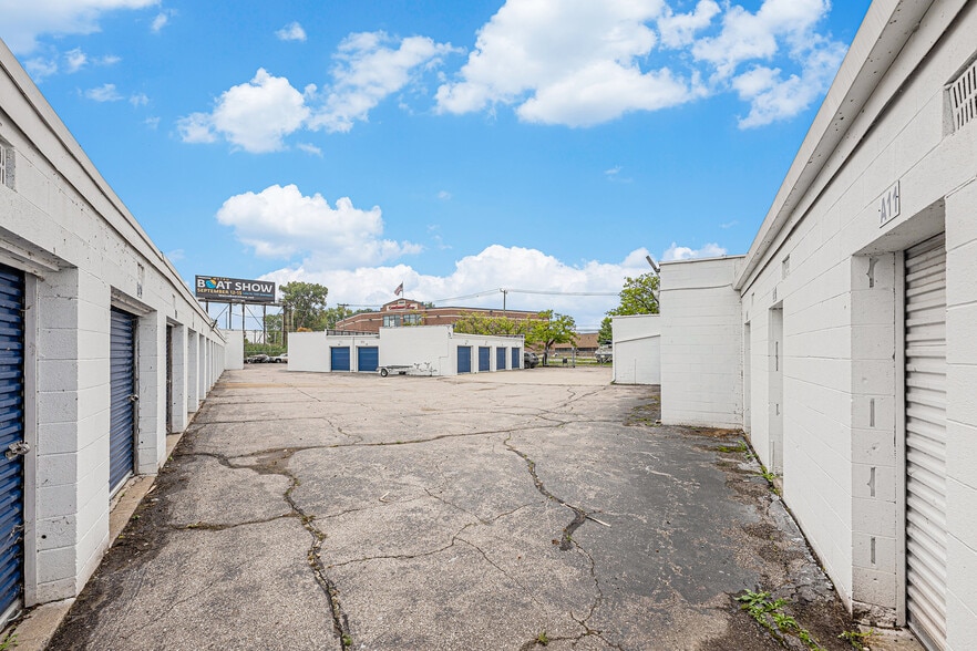 More Photos Of 33833 Garnet St, Clinton Township Self Storage For Sale