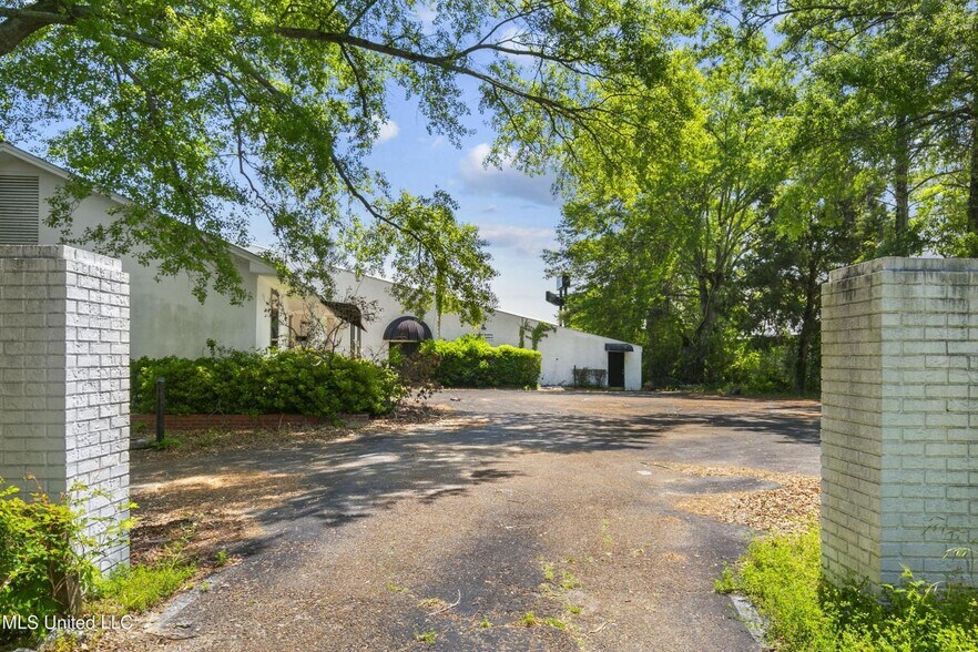 More Photos Of 916 Foley St, Jackson Industrial For Sale