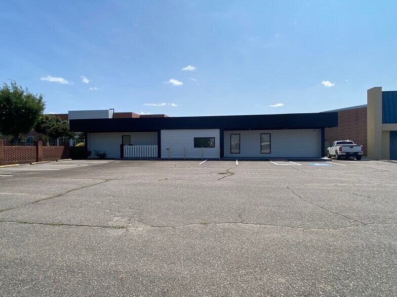 More Photos Of 2907 Fort Bragg Rd, Fayetteville Storefront Retail Office For Lease