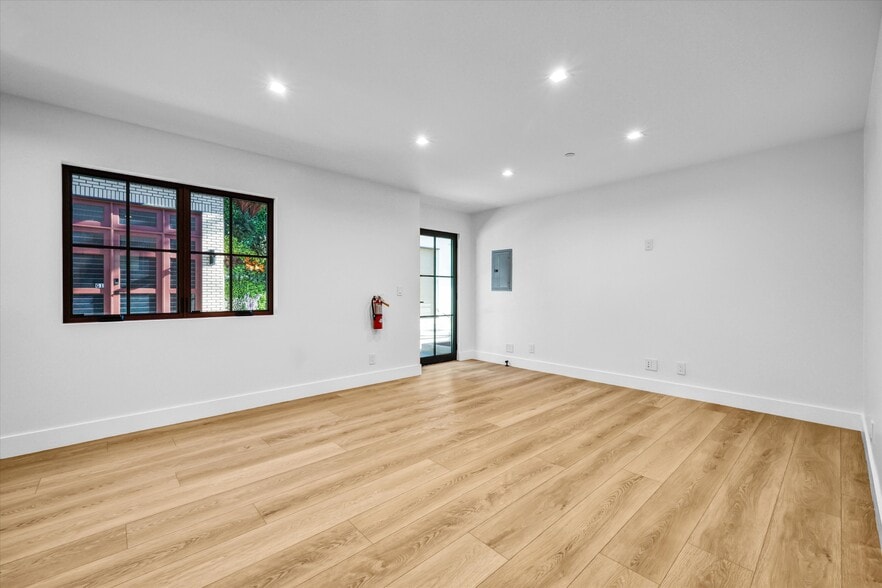 More Photos Of 21024 Laguna Canyon Rd, Laguna Beach Storefront Retail Residential For Lease