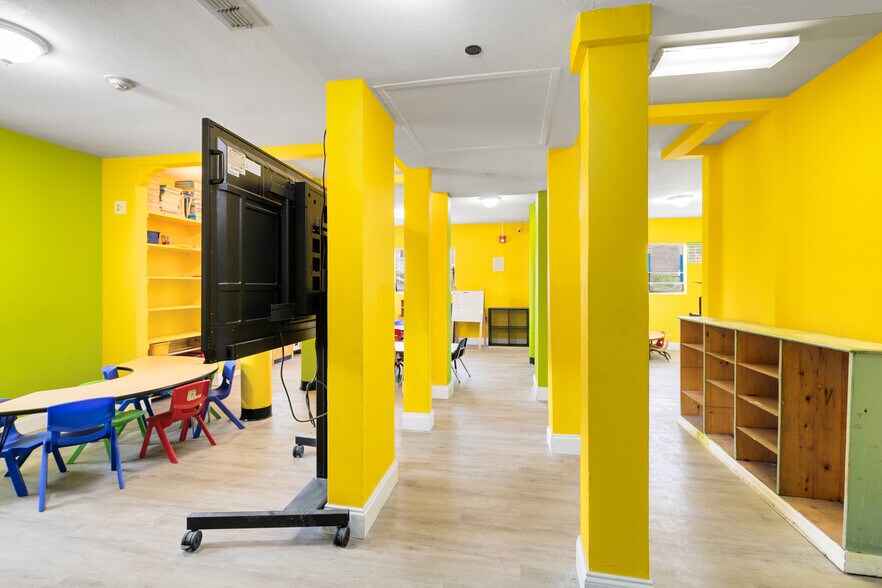 More Photos Of 4607 N Pine Hills Rd, Orlando Office Residential For Sale