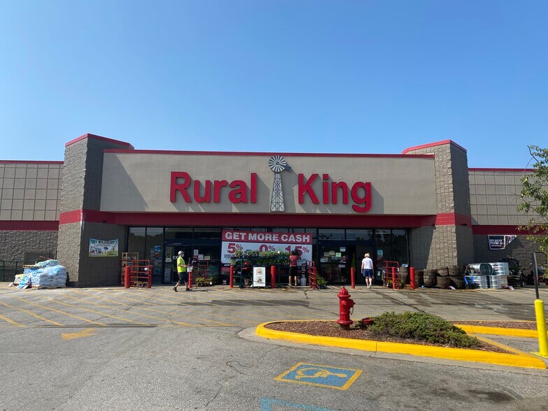 More Photos Of 510 Fairview Blvd, Kendallville Storefront For Lease