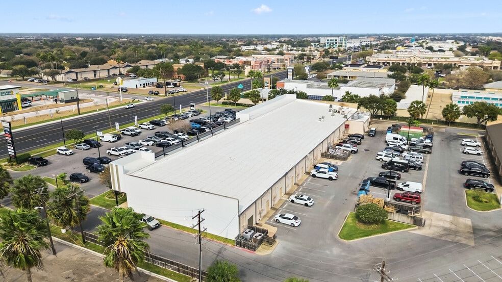 More Photos Of 6100 N 10th St, McAllen Storefront For Lease