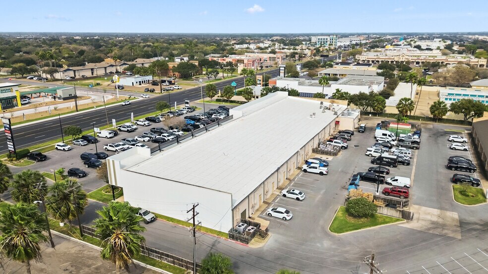 More Photos Of 6100 N 10th St, McAllen Storefront For Lease