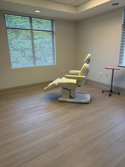 More Photos Of 10475 Medlock Bridge Rd, Johns Creek Medical For Lease