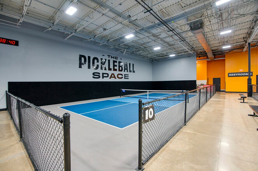 More Photos Of 5665 W Bell Rd, Glendale Department Store For Sale