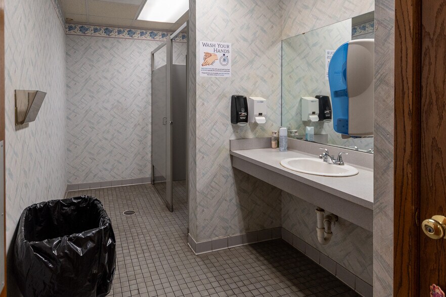 More Photos Of 1 Victor Way, Sharon Warehouse For Sale