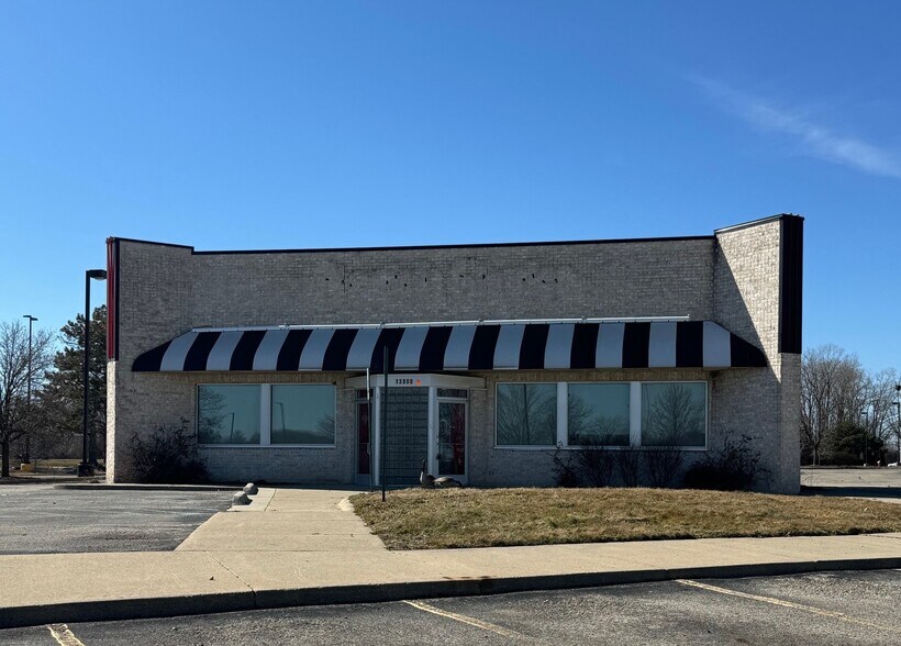 More Photos Of 13800 Lakeside Cir, Sterling Heights Fast Food For Lease