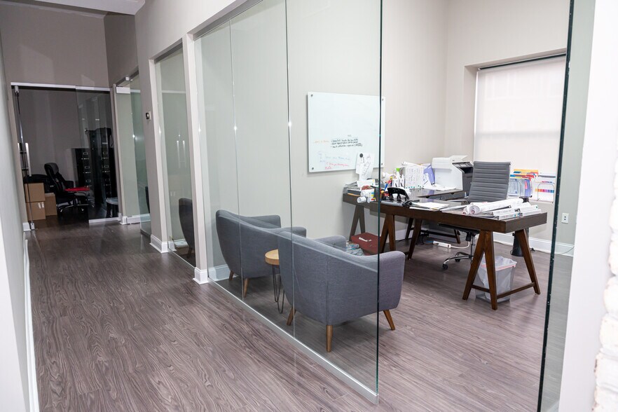 More Photos Of 7105 S Yates Blvd, Chicago Office For Lease