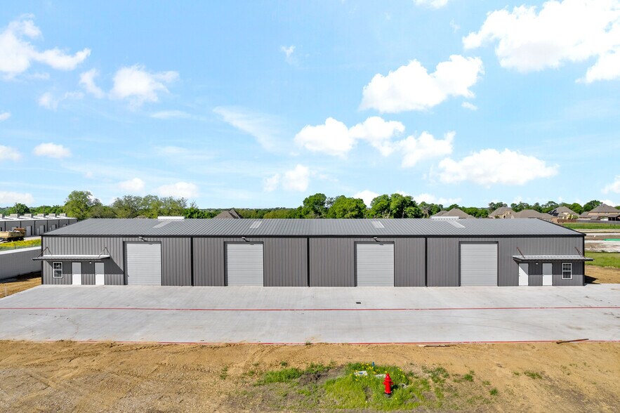 More Photos Of 1033 Sales Dr, Waxahachie General Retail For Lease