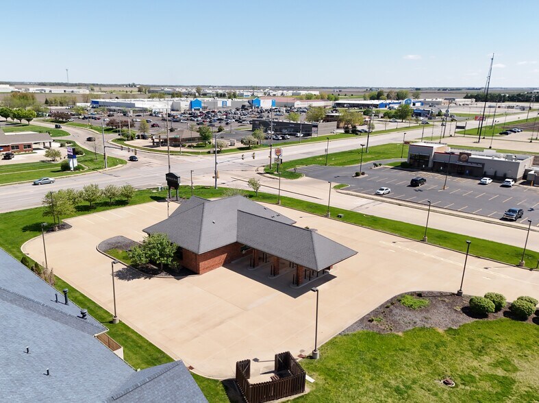 Primary Photo Of 1661 E Jackson St, Macomb General Retail For Lease