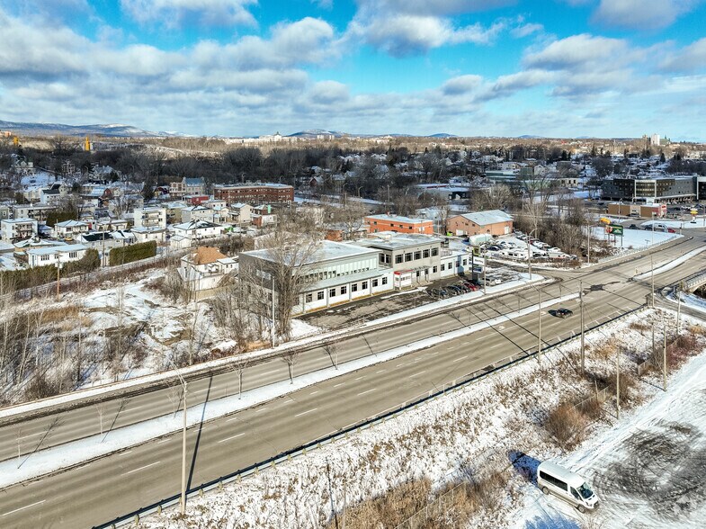 More Photos Of 3365-3367 Sainte-Anne Boul, Québec Office For Sale