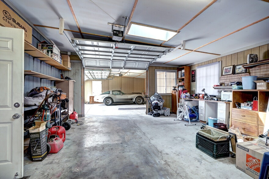 More Photos Of 609 Lupine St, Golden Light Distribution For Sale