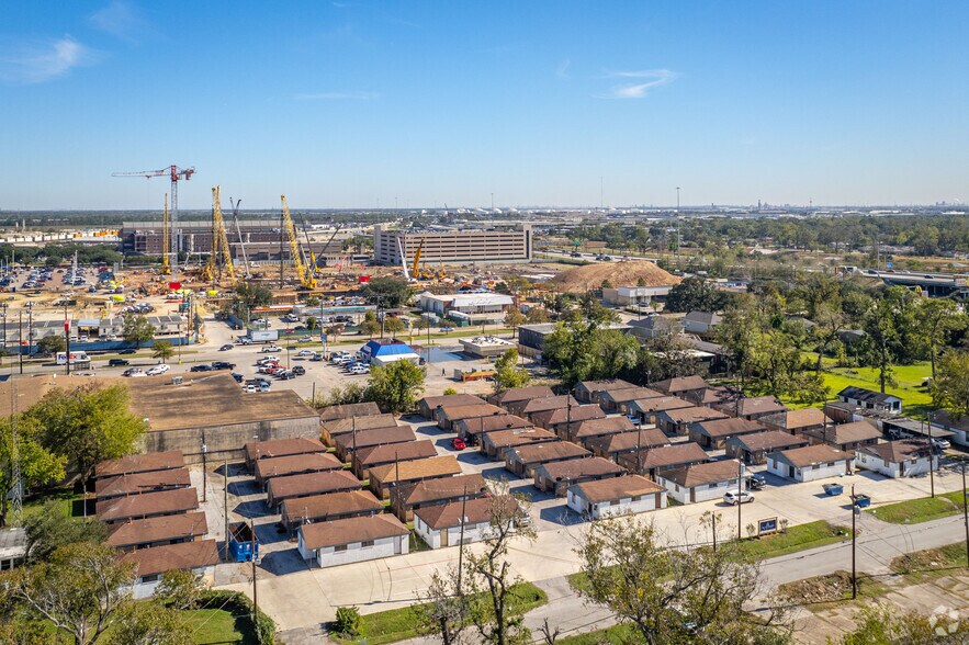 More Photos Of 5716 Pickfair St, Houston Apartments For Sale