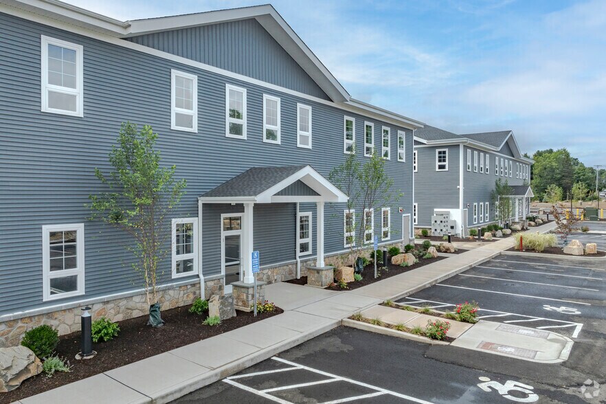 Primary Photo Of 28 Branford Rd, North Branford Medical For Sale