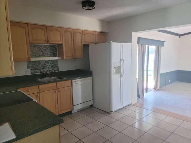More Photos Of 138-140 NE 1st Ct, Dania Beach Specialty For Sale