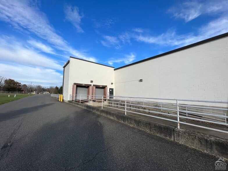 More Photos Of 15 Dardess Dr, Chatham Unknown For Lease