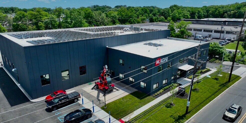 More Photos Of 651 N Michigan Ave, Kenilworth Service For Lease