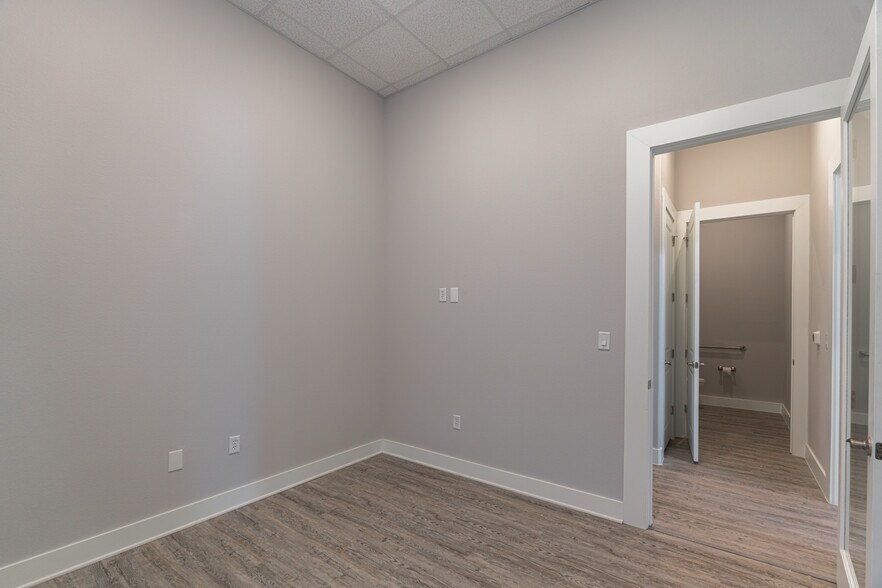 More Photos Of 350 Nursery Rd, Spring Medical For Lease