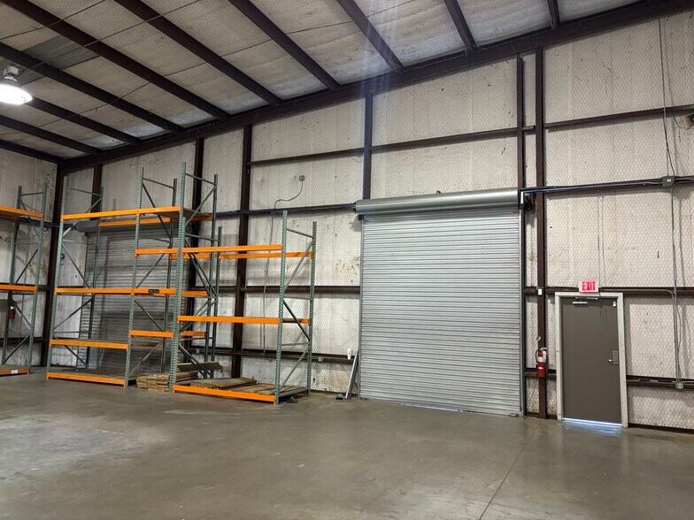 More Photos Of 3222 Manvel Rd, Pearland Warehouse For Lease
