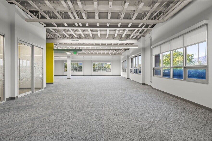 More Photos Of 6398 Cindy Ln, Carpinteria Office For Sale